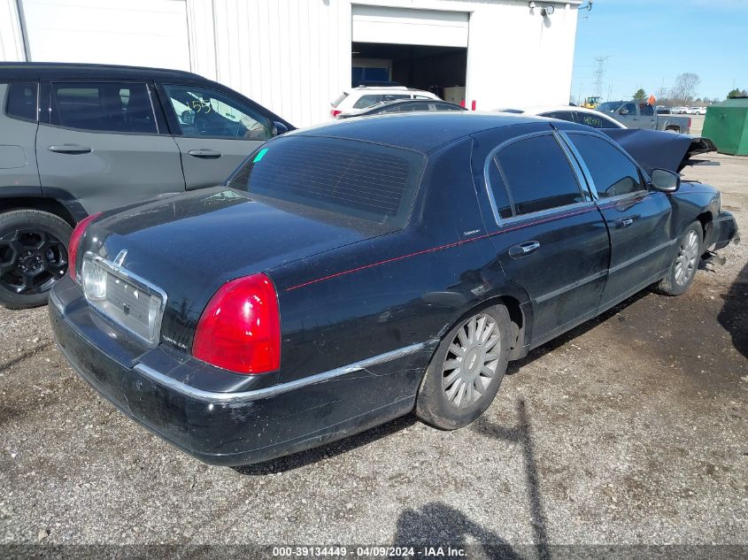 2005 Lincoln Town Car Signature VIN: 1LNHM81W45Y660619 Lot: 39134449