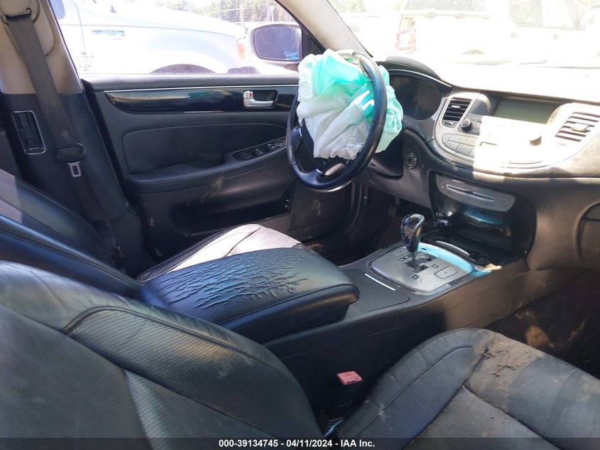 2013 Hyundai Genesis 3.8 VIN: KMHGC4DD8DU212696 Lot: 39134745