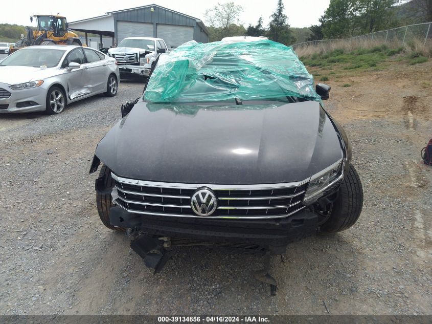 1VWBA7A30JC027459 2018 Volkswagen Passat 2.0T Se