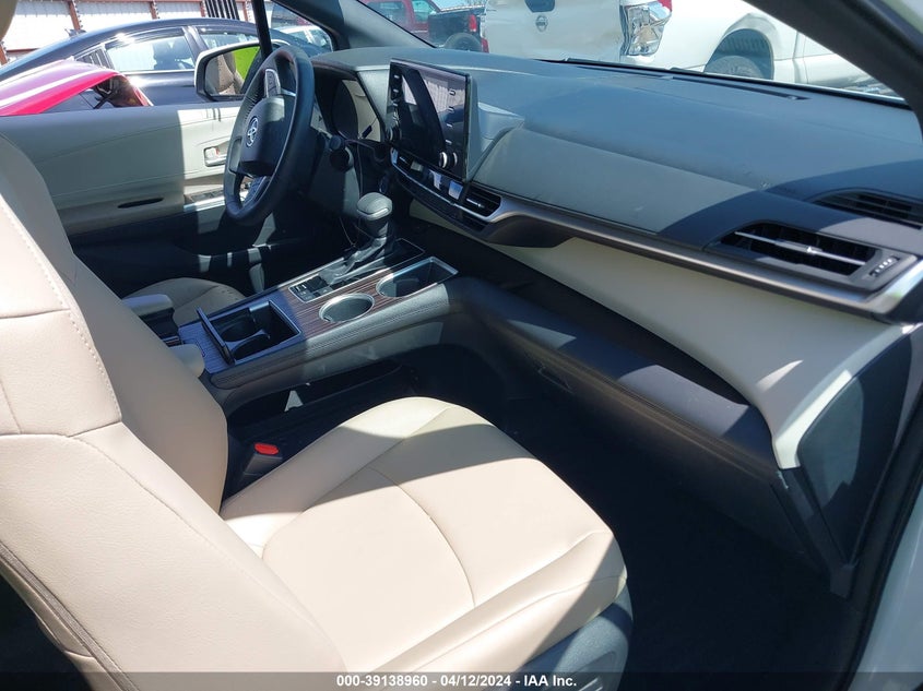 VIN 5TDYRKECXPS138594 2023 TOYOTA SIENNA XLE