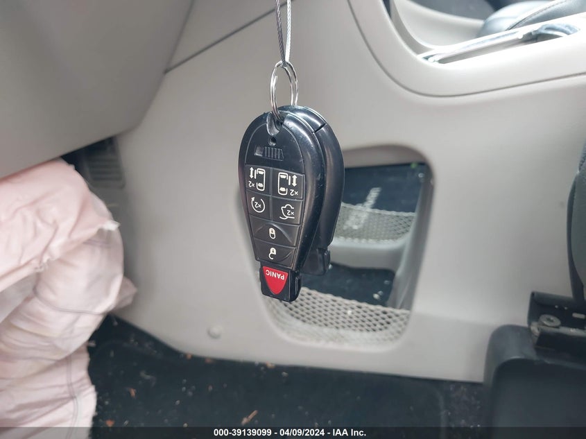 2C4RDGCG7HR827637 2017 Dodge Grand Caravan Sxt