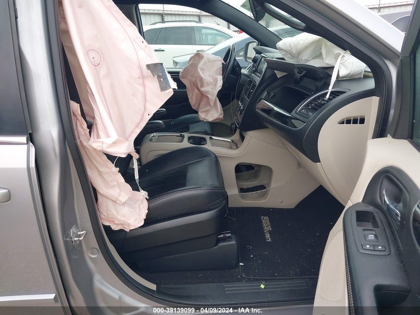 2C4RDGCG7HR827637 2017 Dodge Grand Caravan Sxt