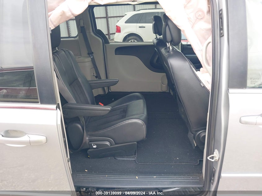 2C4RDGCG7HR827637 2017 Dodge Grand Caravan Sxt