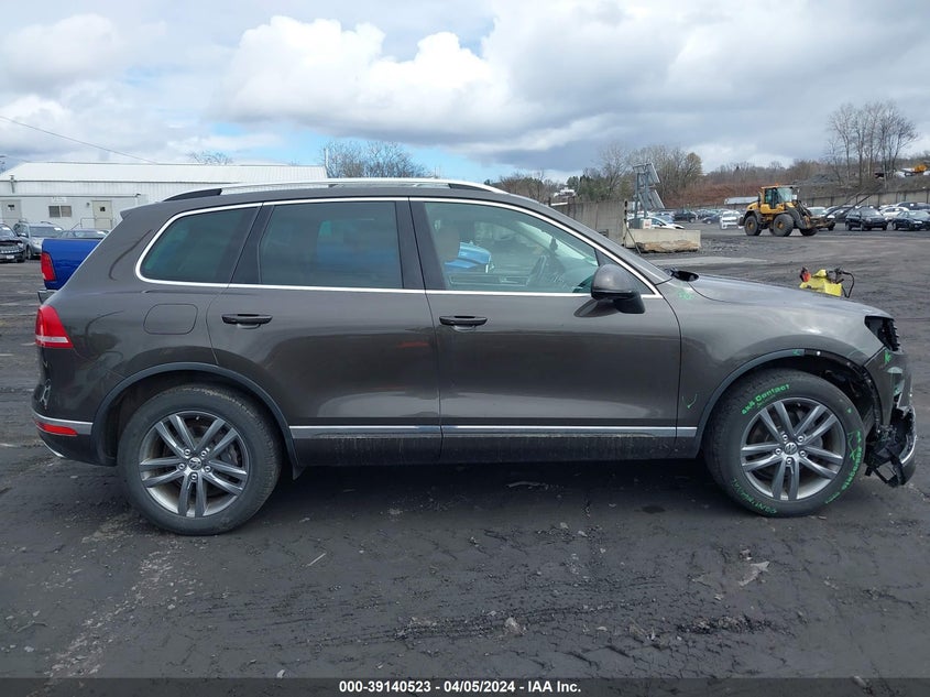 2015 VOLKSWAGEN TOUAREG TDI LUX - WVGEP9BP9FD007994