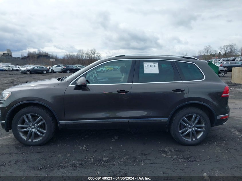2015 VOLKSWAGEN TOUAREG TDI LUX - WVGEP9BP9FD007994
