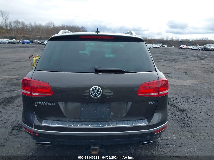 2015 VOLKSWAGEN TOUAREG TDI LUX - WVGEP9BP9FD007994