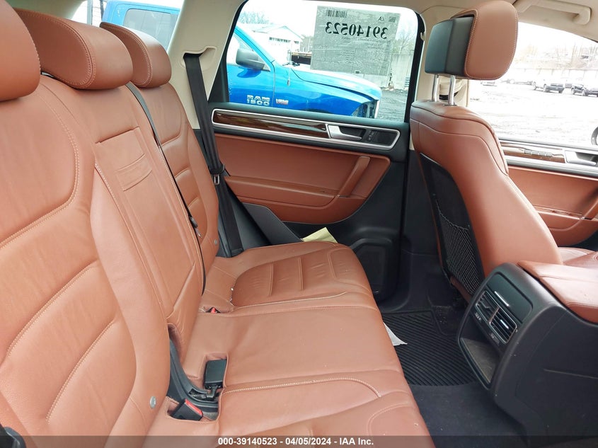 2015 VOLKSWAGEN TOUAREG TDI LUX - WVGEP9BP9FD007994
