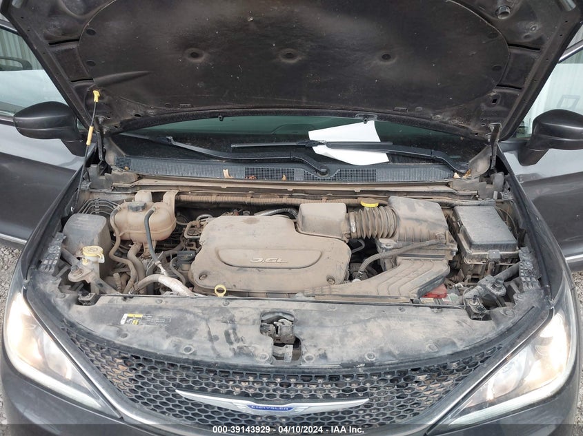 VIN 2C4RC1BG4JR120406 2018 CHRYSLER PACIFICA TOURING L