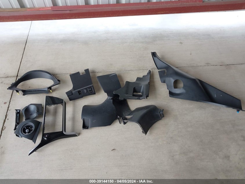 2019 TOYOTA COROLLA LE - 2T1BURHE7KC211836