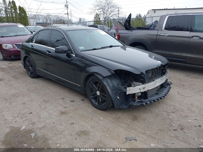 2013 Mercedes-Benz C 300 Luxury 4Matic/Sport 4Matic VIN: WDDGF8AB3DG136783 Lot: 39144968