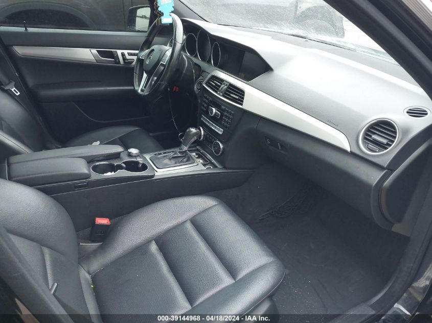 2013 Mercedes-Benz C 300 Luxury 4Matic/Sport 4Matic VIN: WDDGF8AB3DG136783 Lot: 39144968