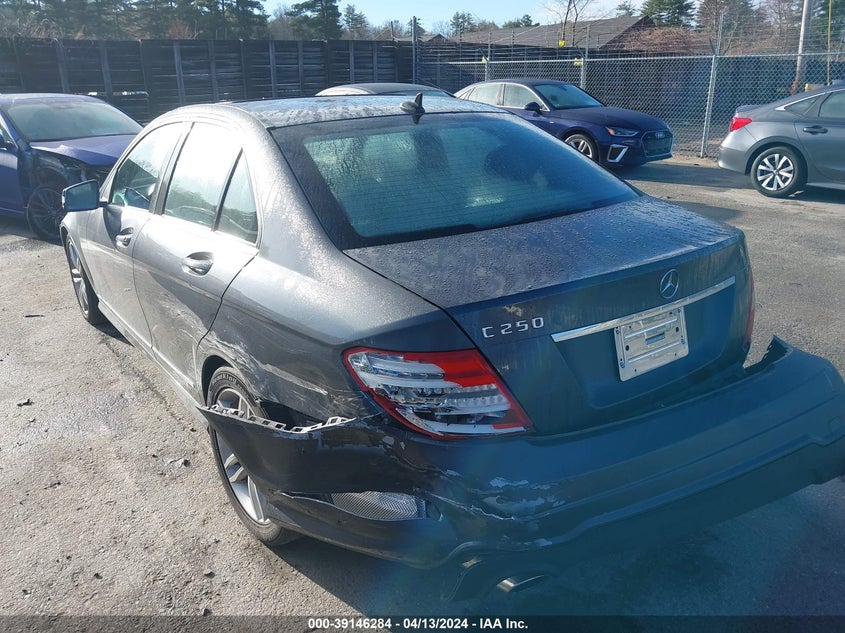 2013 MERCEDES-BENZ C 250 LUXURY/SPORT - WDDGF4HB7DR258078