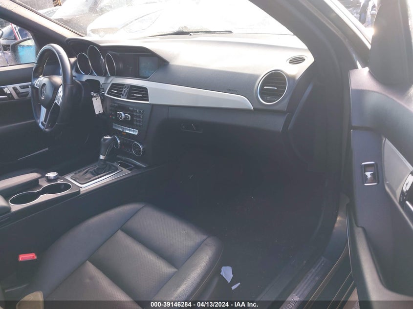 2013 MERCEDES-BENZ C 250 LUXURY/SPORT - WDDGF4HB7DR258078