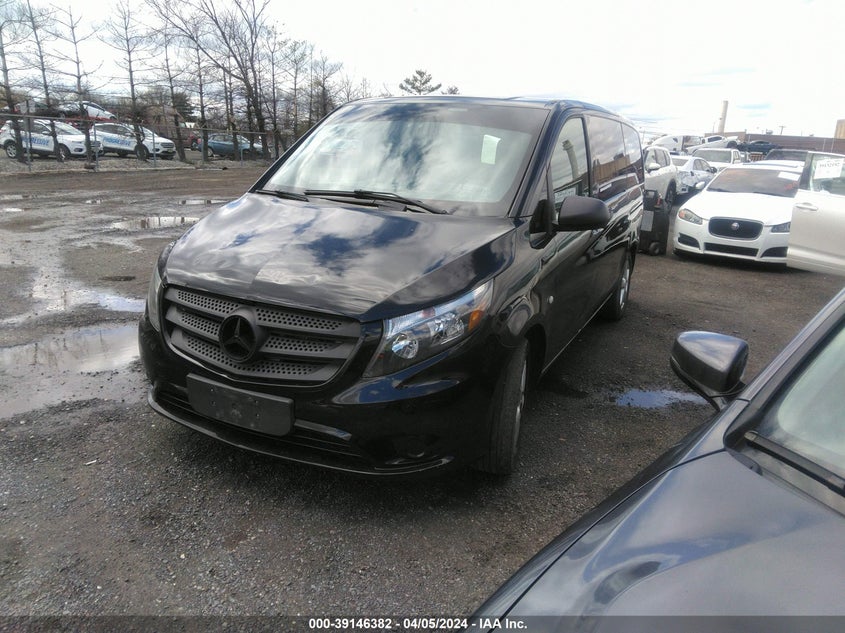 VIN WD4PG2EE5J3405240 2018 MERCEDES-BENZ METRIS