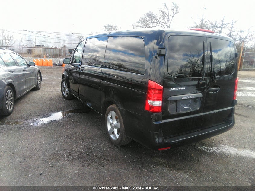 VIN WD4PG2EE5J3405240 2018 MERCEDES-BENZ METRIS