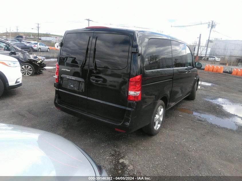 VIN WD4PG2EE5J3405240 2018 MERCEDES-BENZ METRIS