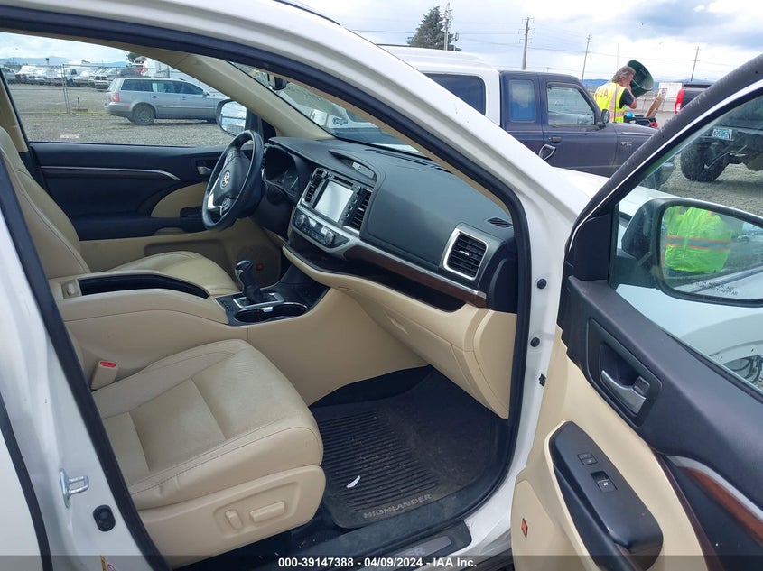 2016 TOYOTA HIGHLANDER LIMITED PLATINUM V6 - 5TDDKRFH5GS258776