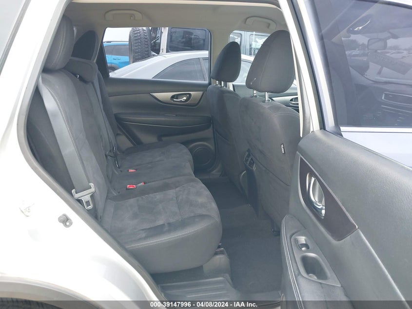 2015 NISSAN ROGUE S - KNMAT2MT3FP516655