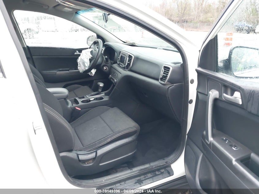 VIN KNDPMCAC6J7359598 2018 KIA SPORTAGE LX