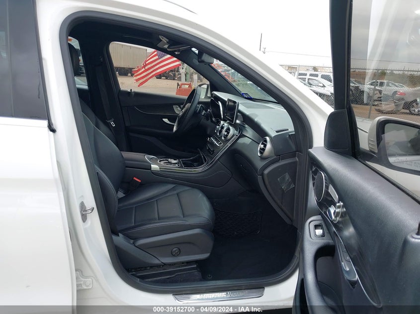 VIN WDC0G4JB0JV026440 2018 MERCEDES-BENZ GLC 300 300