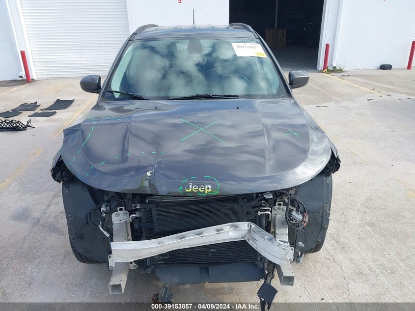 VIN 3C4NJDBB0KT654303 2019 JEEP COMPASS LATITUDE