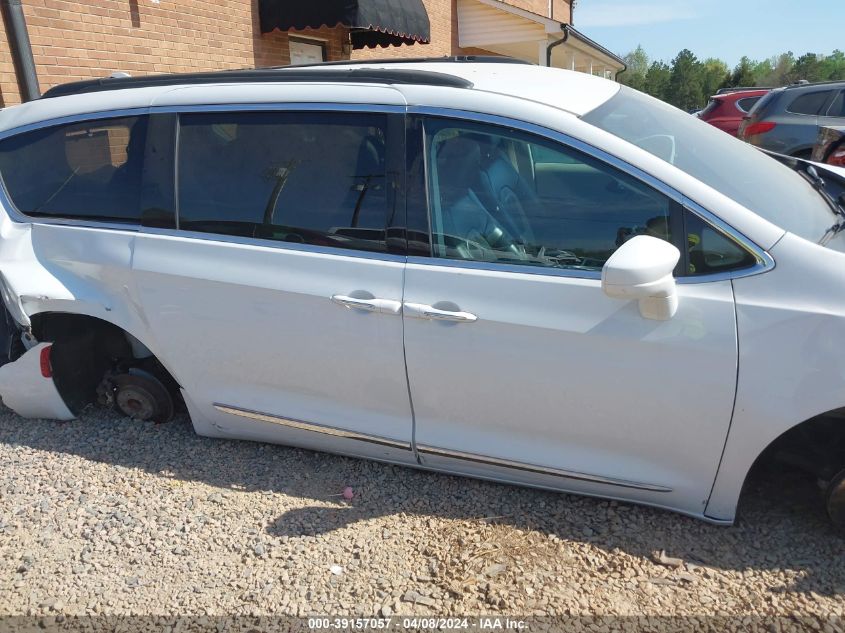 2017 Chrysler Pacifica Touring-L VIN: 2C4RC1BG4HR752364 Lot: 39157057