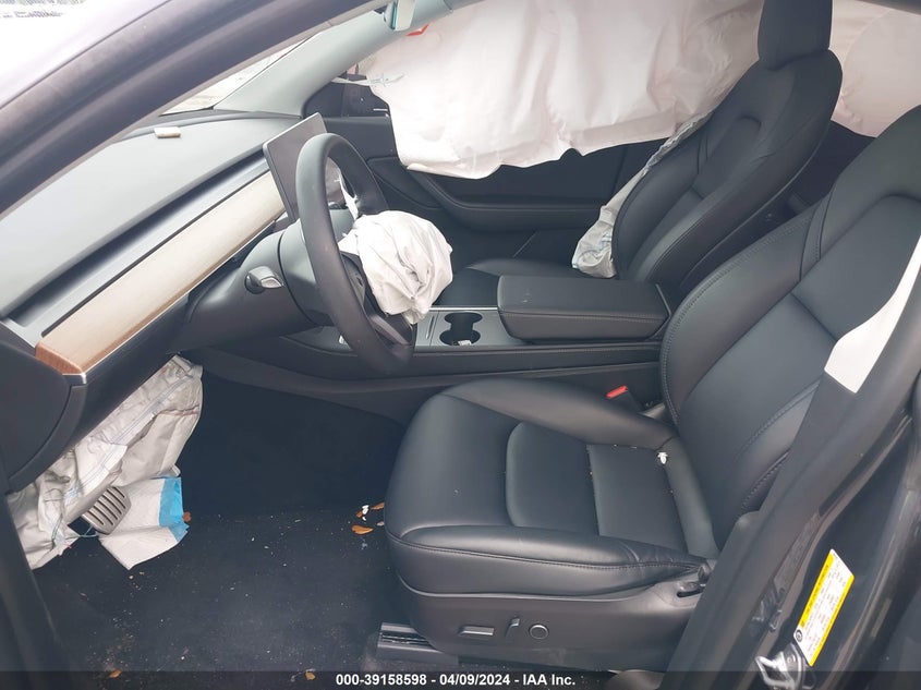 VIN 7SAYGDEF0NF437141 2022 TESLA MODEL Y