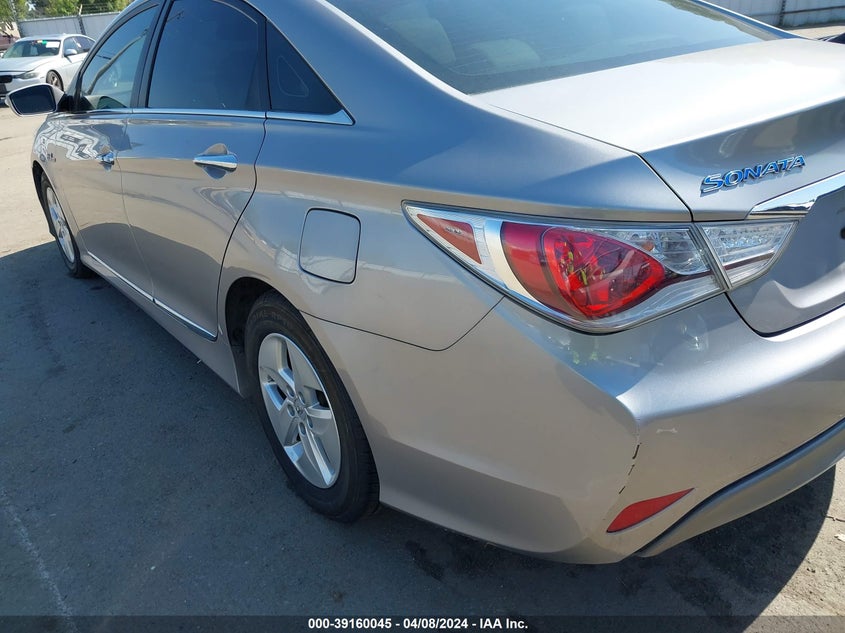 2012 HYUNDAI SONATA VIN: KMHEC4A43CA033204