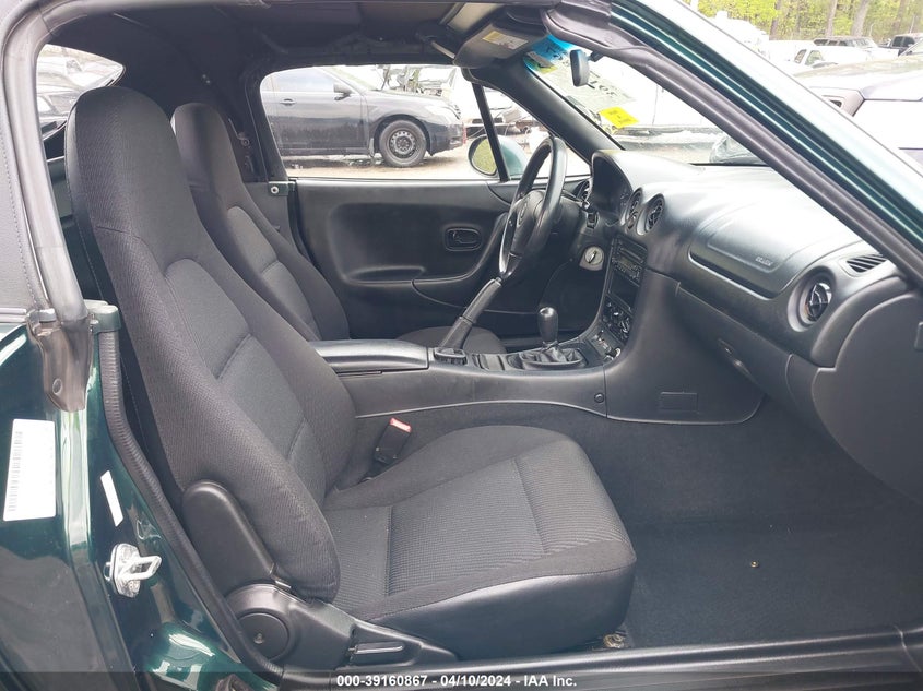 2000 Mazda Mx-5 Miata Ls/Special Edition VIN: JM1NB3533Y0152127 Lot: 39160867