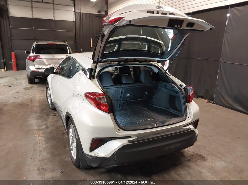 VIN NMTKHMBX3LR116053 2020 TOYOTA C-HR LE