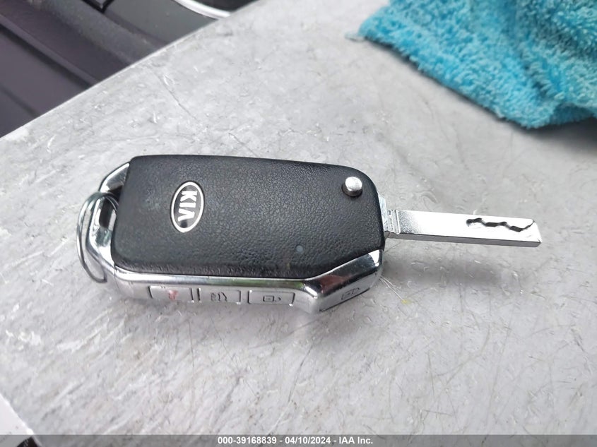 VIN 3KPF24AD9LE241094 2020 KIA FORTE LXS
