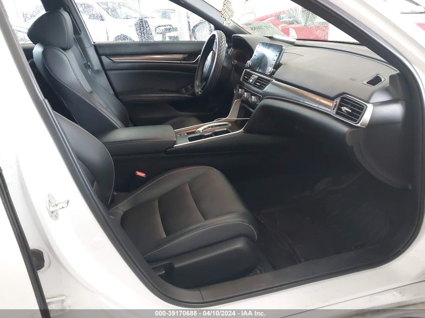 VIN 1HGCV2F38JA050816 2018 HONDA ACCORD SPORT 2.0T