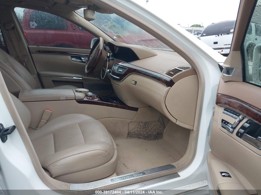 2011 Mercedes-Benz S 550 VIN: WDDNG7BB4BA374042 Lot: 39172404