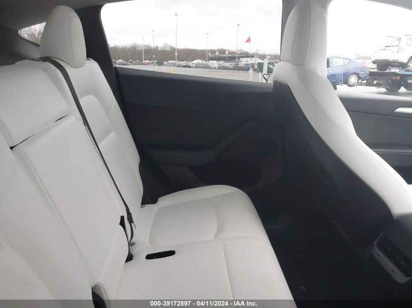 2022 Tesla Model Y Long Range Dual Motor All-Wheel Drive VIN: 7SAYGAEE8NF522413 Lot: 39172897