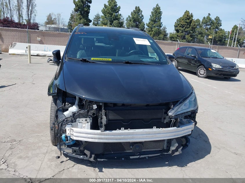 VIN 2C4RC1GG8JR358204 2018 CHRYSLER PACIFICA LIMITED