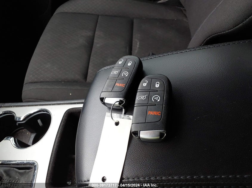 VIN 1C4RJFAG9JC406152 2018 JEEP GRAND CHEROKEE LAREDO