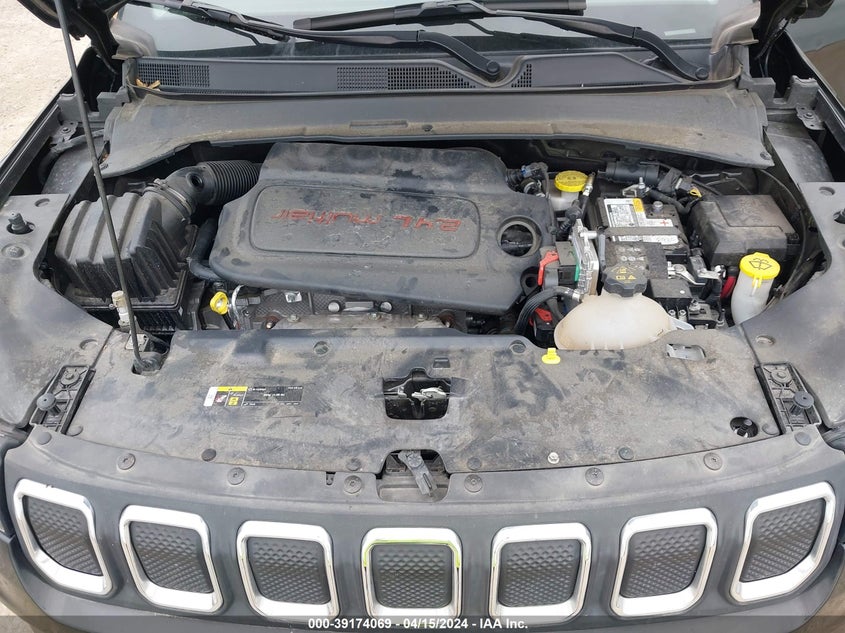 VIN 3C4NJDFB4NT194111 2022 JEEP COMPASS LATITUDE LUX 4X4