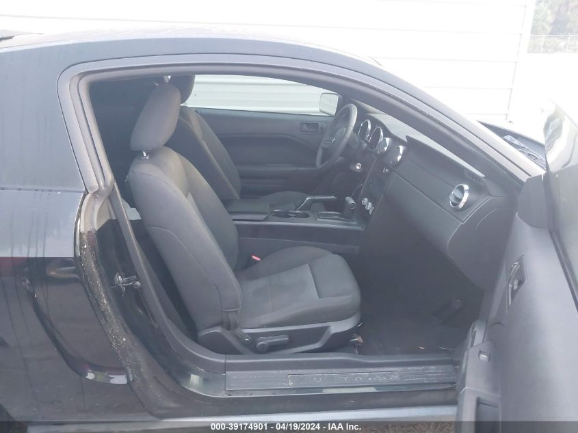 2005 Ford Mustang V6 Deluxe/V6 Premium VIN: 1ZVFT80N355113315 Lot: 39174901