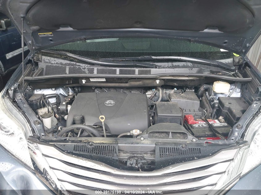 VIN 5TDYZ3DC7HS872571 2017 TOYOTA SIENNA XLE 8 PASSENGER