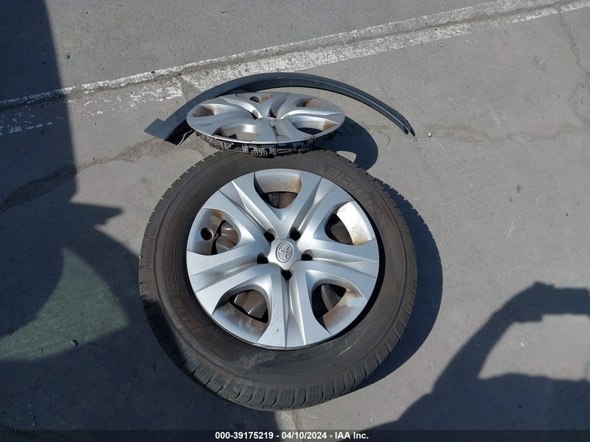 2015 TOYOTA RAV4 LE - JTMZFREV8FJ059380