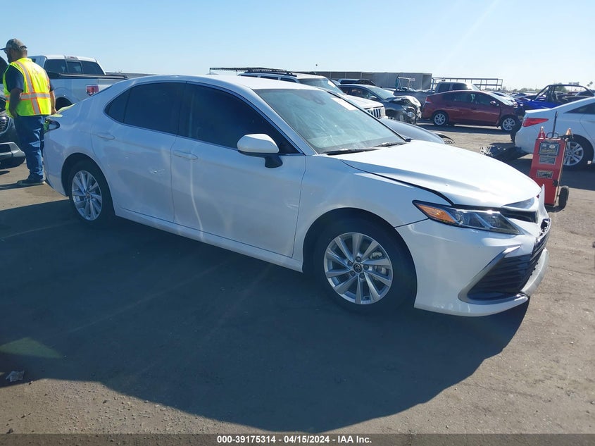 TOYOTA CAMRY LE 2024