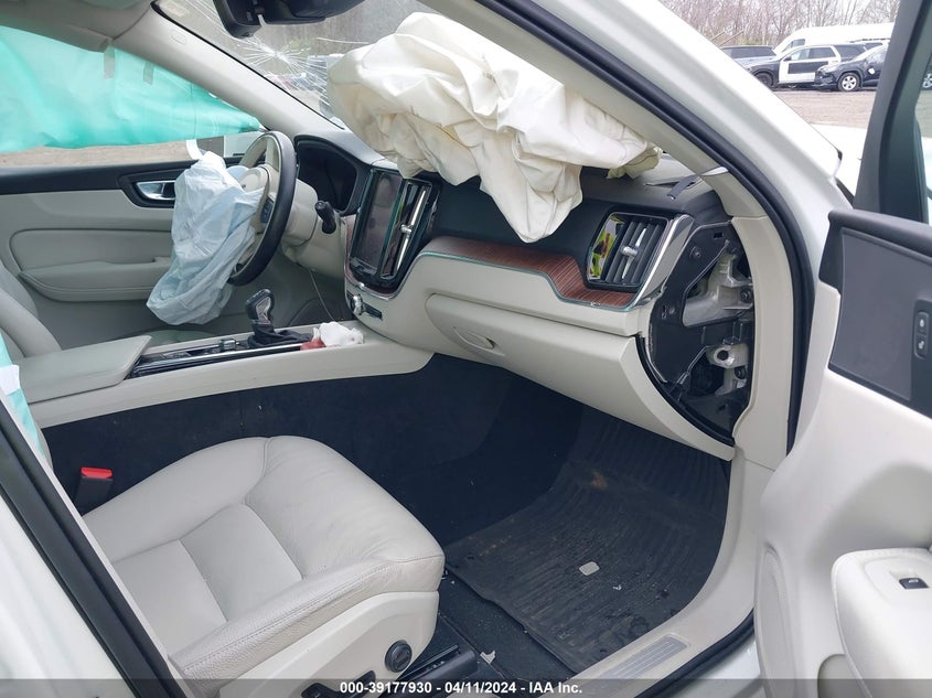 VIN YV4102RK4M1836332 2021 VOLVO XC60 T5 MOMENTUM