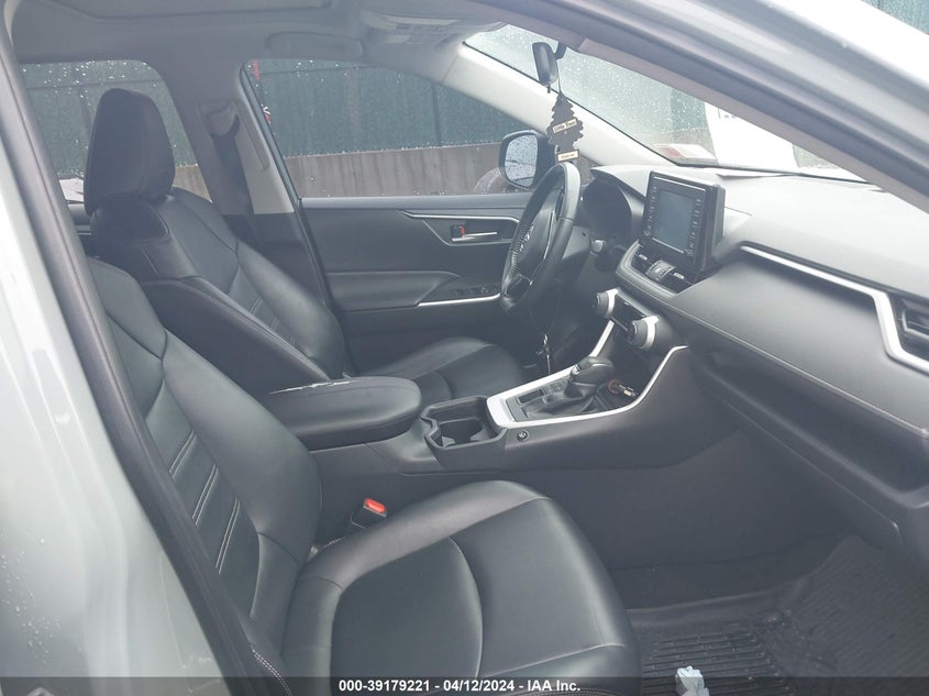 2019 TOYOTA RAV4 XLE PREMIUM - JTMA1RFV9KD506964