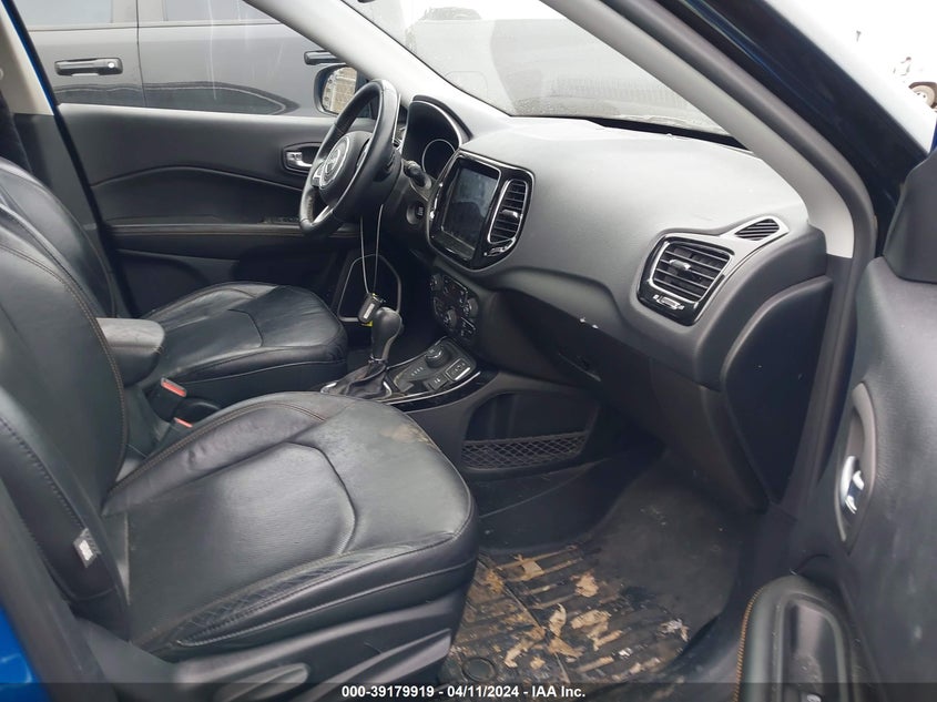 VIN 3C4NJDCB0JT101261 2018 JEEP COMPASS LIMITED