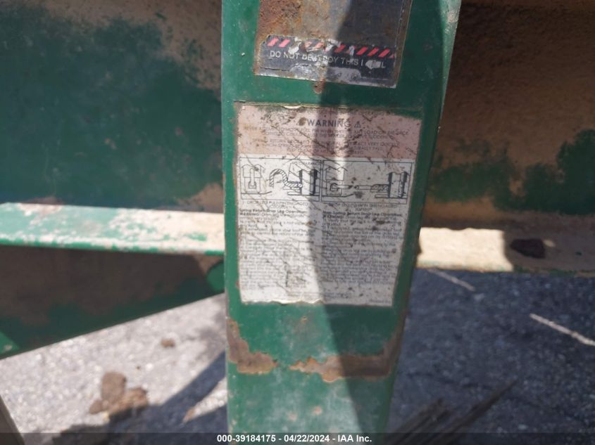 2017 * Chandler Litter Trailer VIN: FARMEQUIPMENT Lot: 39184175