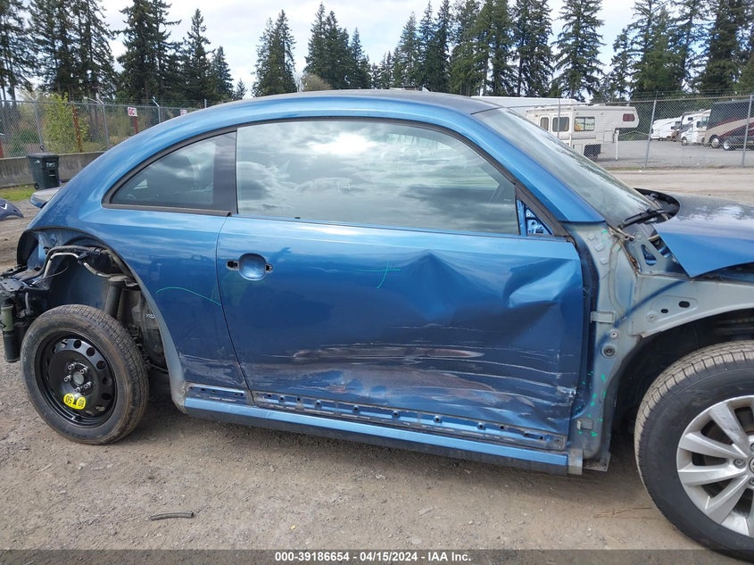 2018 VOLKSWAGEN BEETLE 2.0T COAST/2.0T S - 3VWFD7AT5JM719885