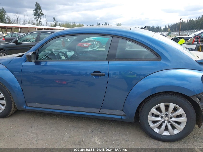 2018 VOLKSWAGEN BEETLE 2.0T COAST/2.0T S - 3VWFD7AT5JM719885