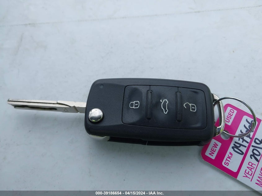 2018 VOLKSWAGEN BEETLE 2.0T COAST/2.0T S - 3VWFD7AT5JM719885