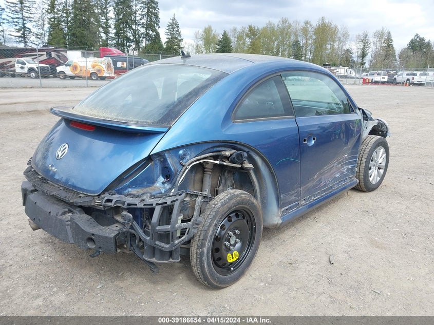 2018 VOLKSWAGEN BEETLE 2.0T COAST/2.0T S - 3VWFD7AT5JM719885