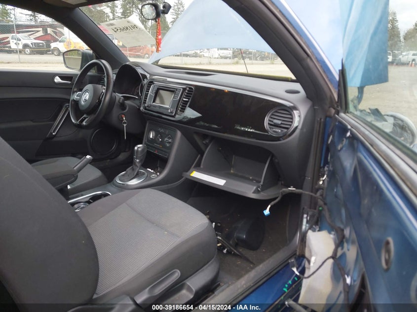 2018 VOLKSWAGEN BEETLE 2.0T COAST/2.0T S - 3VWFD7AT5JM719885